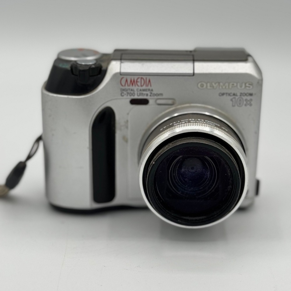 Olympus Camedia C-700 Ultra Zoom 2.1MP Digital Camera Silver 10x Optical Zoom